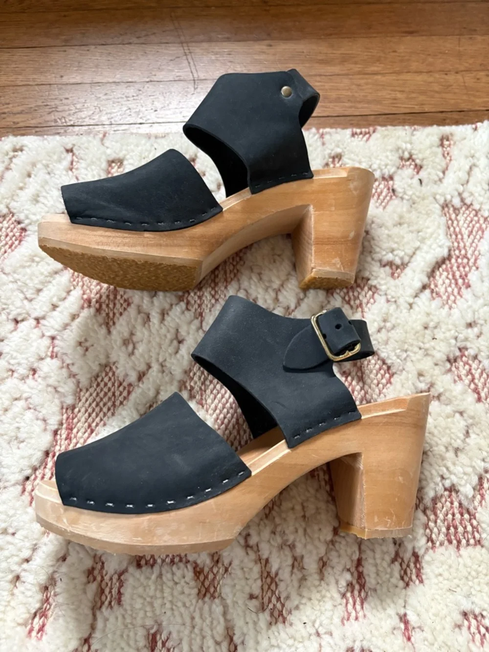 Bryr Miranda Clog
Black Wide-Strap Open-Toe Sandals - Picture 2 of 2